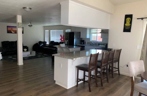 Riverbank House | Spacious 5BR/3BA Family Home in Riverbank