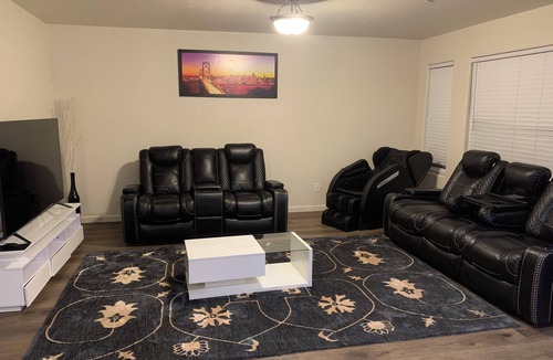 Riverbank House | Spacious 5BR/3BA Family Home in Riverbank