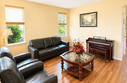 Antioch House | Spacious 5BR/3BA Home in Antioch