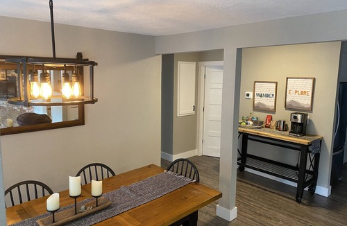 Oakridge House | Spacious 5BR with Sauna & AC, Fenced Yard,Fast WiFi, Near Willamette Pass