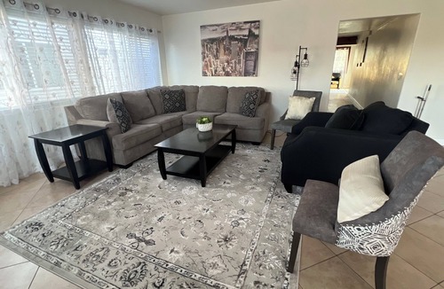 Mira Mesa House | Spacious 6 BDR pet friendly house with AC in sunny San Diego