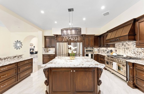 Woodcrest House | Spacious 6-bedroom house in beautiful Riverside Mansion
