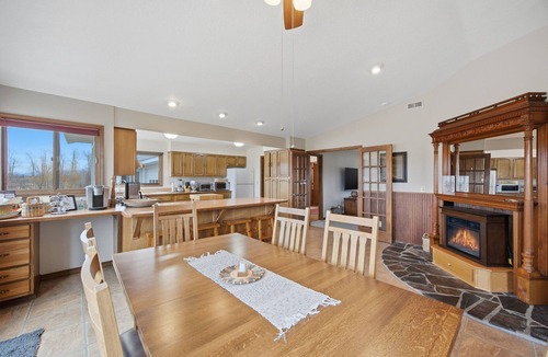 Stevensville House | Spacious 7 Bed 6 Bath house in Stevensville Montana - perfect for families.