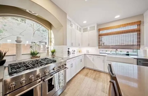 Arden House | Spacious 7BR Retreat Pool & Spa Sleeps 14 Minutes to the Las Vegas Strip