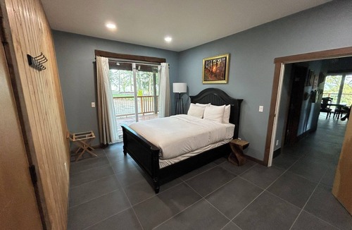 Hillsboro Cabin | Spacious 9-bedroom Lodge in Hillsboro