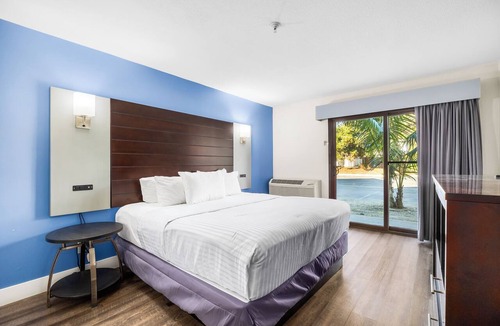 Westside Santa Cruz Hotel | Spacious Accessible 2BR Suite | King + 2 Queens | Santa Cruz
