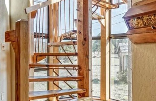 Parks Cottage | Spacious and Unique Cottage with a Treehouse in Williams, Arizona, Perfect for a Family-Friendly Trip to the Grand Canyon
