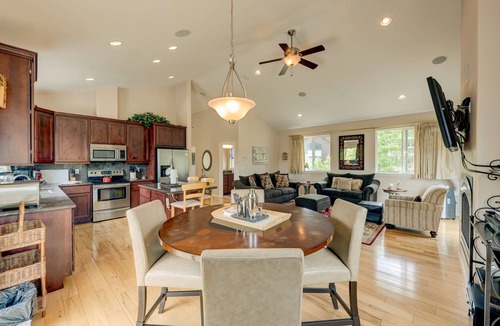 Mountain View Estates House | Spacious Balcony & Fireplaces - Minutes to Lake