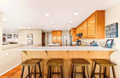 Roseville - Fleet Ridge House | Spacious Beautiful Home with Stunning Bay Views!