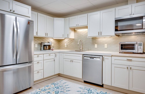 Portland House | Spacious, Beautiful & Private Hillside Oasis, SW PDX & free coffee!