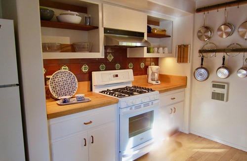 Villa Grande House | Spacious, Beautiful Russian Riverfront 3-Bd, 2ba Vintage-Modern home, sleeps 6-8