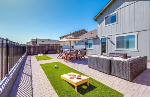 Bellemont House | Spacious Bellemont Cabin w/Jacuzzi + Mtn View!