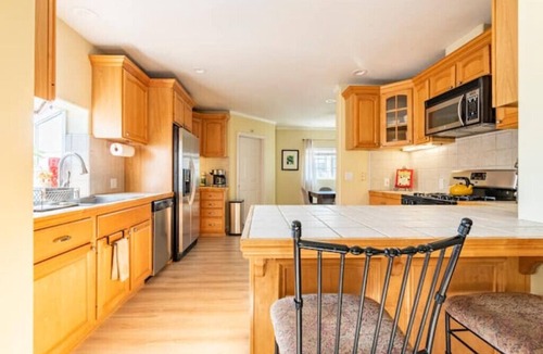 Belmont Heights House | Spacious,best location,walk to beach, shops & dine