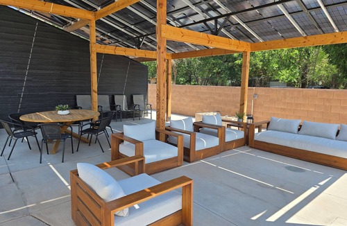 La Verkin House | Spacious, Clean & FUN Retreat Near Zion NP! - Private Pool & Pickleball Court!
