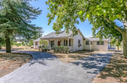 Yosemite Lakes House | Spacious Coarsegold Getaway ~ 34 Mi to Yosemite!