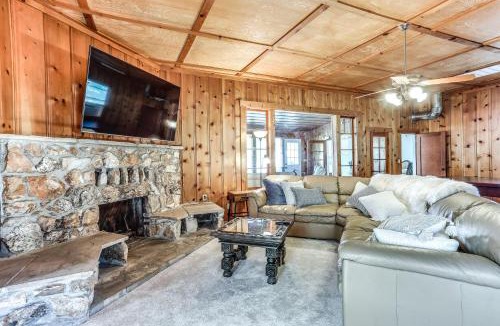 Yosemite Lakes House | Spacious Coarsegold Getaway ~ 34 Mi to Yosemite!