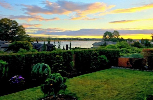 Vancouver House | Spacious Columbia River View Executive home. Sleeps 8. Beautiful views of river