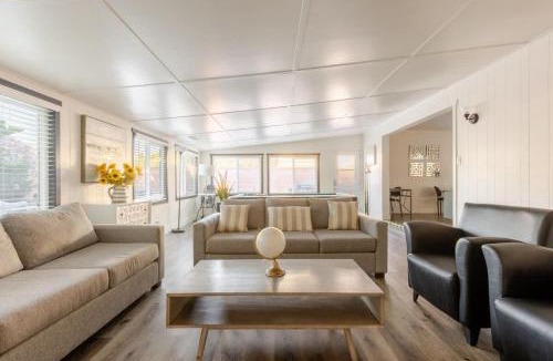 Fullerton Villa | Spacious Disneyland 5 Bedroom 4 Bath House with Game Room