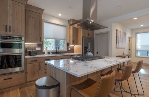 Government Camp Cabin | Spacious family Retreat 4Br/4.5 bathrooms, private hot-tub in Government Camp