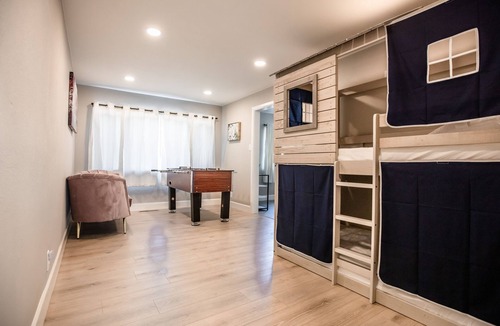 Palo Alto House | Spacious Full Home with FREE Netflix/Wi-Fi/Parking