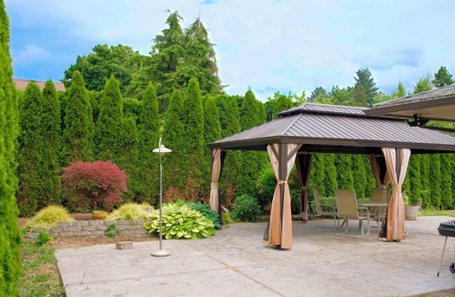 Oatfield House | Spacious Home Gazebo BBQ Full Kitchen 3BR