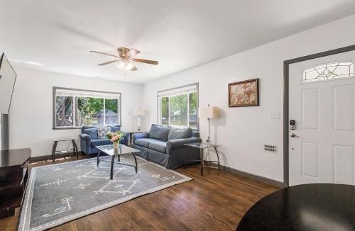 Chico House | Spacious Home & Guest House, 2 Kitchen & Garden