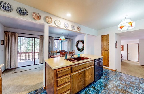 Christmas Valley House | Spacious home lined by trees with wood stove & jetted tub - dog-friendly
