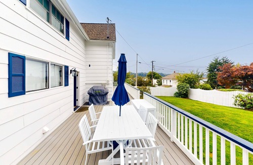 Gardiner House | Spacious home with river views, hot tub, covered porch, deck, grill, & W&D