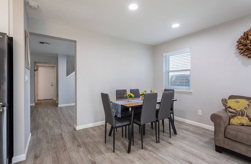 Elk Grove House | Spacious house in Elk Grove, perfect for your stay!