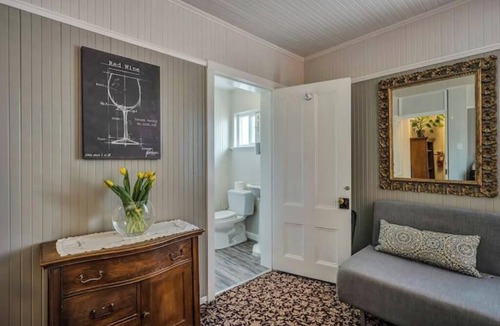 Calistoga Hotel | Spacious King Retreat – 5 Min to & Hot Springs and Napa Valley's Best Wineries
