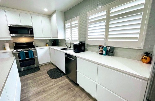 Harbor House | Spacious Long Beach Escape w Private Hot Tub