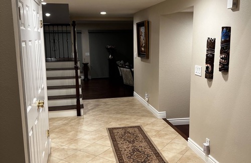 Crossgate House | Spacious newly remodeled indoor/outdoor space. Walking distance hikiing trails