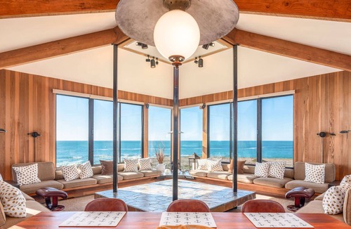 Sea Ranch House | Spacious Oceanfront Getaway | Hot Tub, Garden, Apple TV