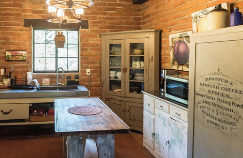 Mammoth House | Spacious Orchard Farmhouse in Quiet Canyon