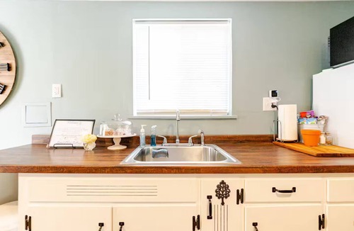 Central Oregon Apartment | Spacious Peaceful Sweet Olive Cottage Studio In North Eugene