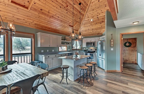 Payson House | SPACIOUS RETREAT ON PRIVATE 4 ACRES WITH TREEHOUSE, SWINGS AND MORE!