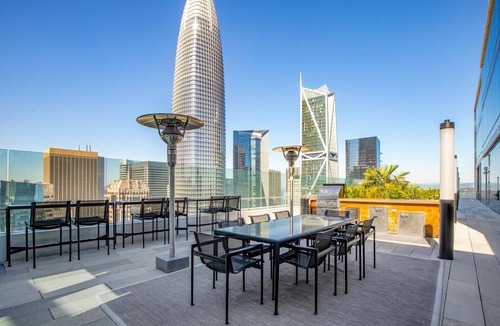 South Beach Apartment | Spacious Rincon Hill 1BR w/W/D, Gym & Pool, near Tech HQs, by Blueground