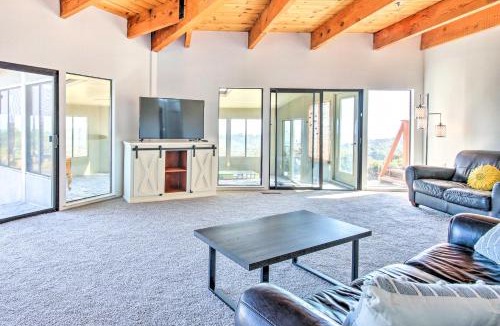 Prunedale House | Spacious Royal Oaks Retreat w/Deck & Views!