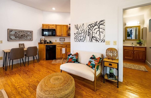 Valley Head Apartment | Spacious Secluded Upscale King Studio in Mentone
