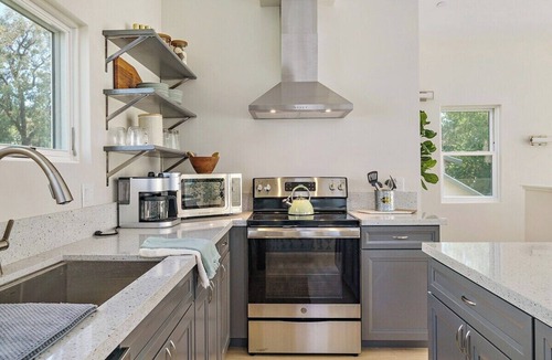 San Luis Obispo House | Spacious SLO Retreat | Walk to DT/Parks
