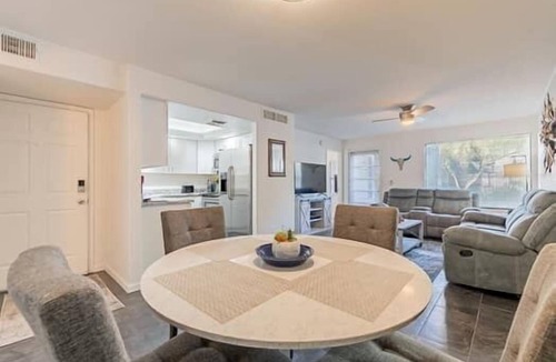 Tucson Condo | Spacious Split Floor Plan with Pool and Mountain views