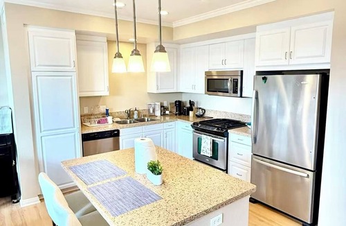 Lake Forest Apartment | Spacious Studio - 2 Beds - Walk to Irvine Spectrum