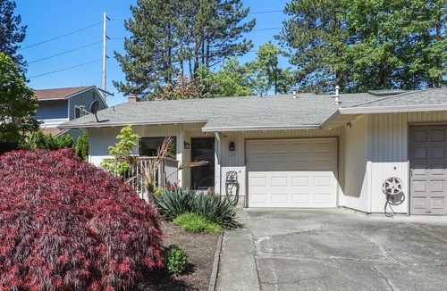 Tigard House | Spacious SW Portland home with Fire Pit
