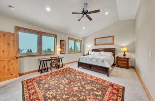 Tahoma House | Spacious Tahoma Retreat with Hot Tub and Game Room