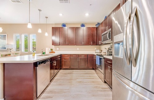 East Mesa House | Spacious townhouse with fast WiFi, central AC, washer/dryer, pool, & hot tub