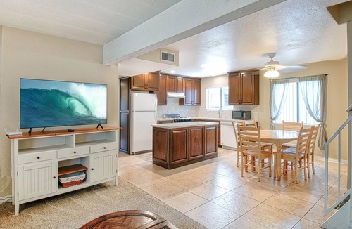 Balboa Peninsula Condo | Spacious upper rear unit in an oceanfront triplex just steps from the Balboa Pier fun!