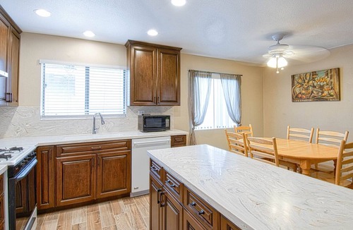 Balboa Peninsula Condo | Spacious upper rear unit in an oceanfront triplex just steps from the Balboa Pier fun!