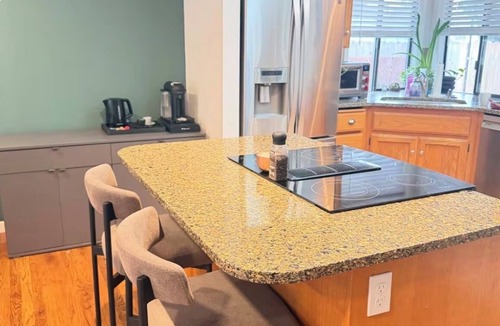 Evergreen House | Spacious Vancouver Home near PDX, Shopping & I-205