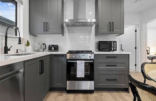 East Los Angeles House | Spacious w/2BR 1bath - near DTLA East Los Angeles