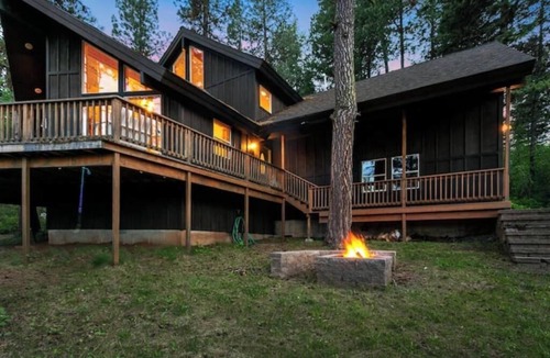 New Meadows Cabin | Spacious Wooded Getaway Cabin near McCall